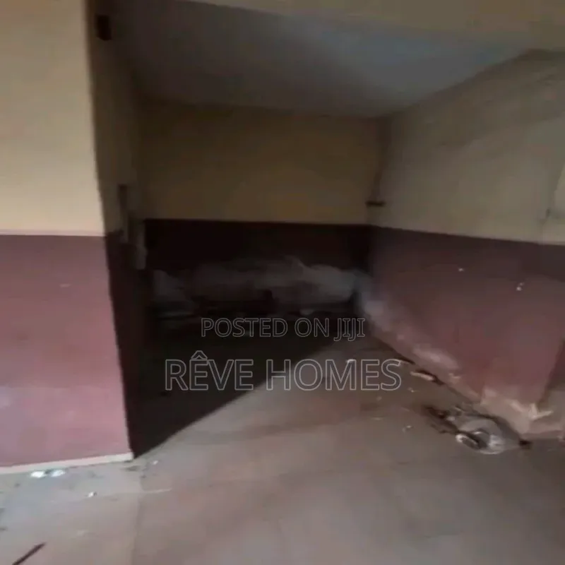 2bdrm Block of Flats in Adekunle for rent