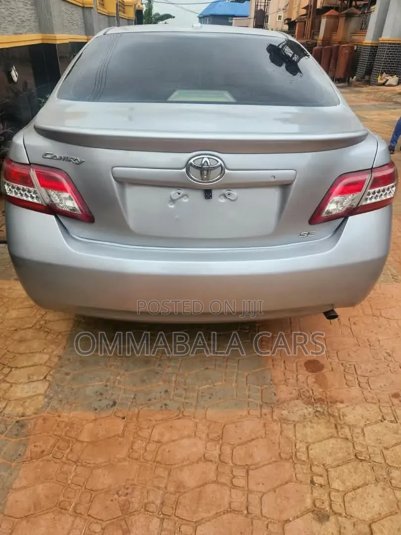 Toyota Camry 2010 Silver