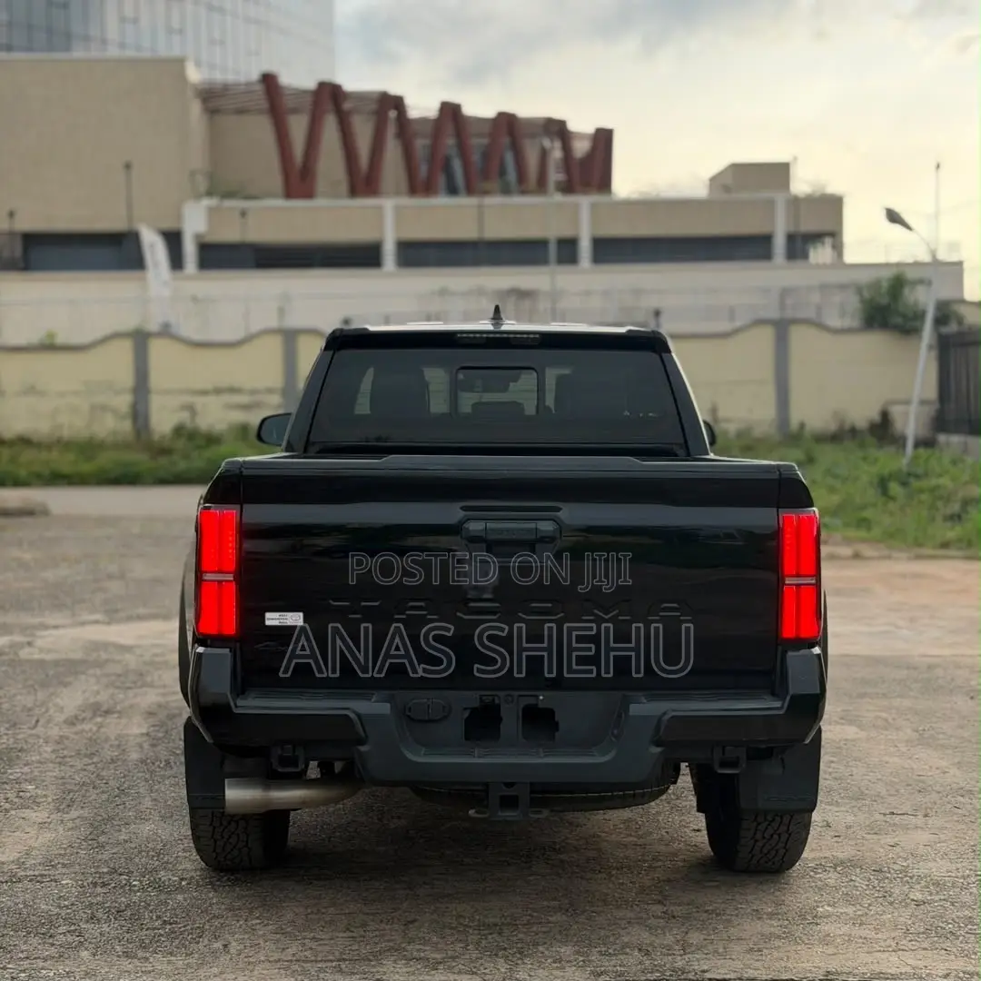 Toyota Tacoma 2024 Black