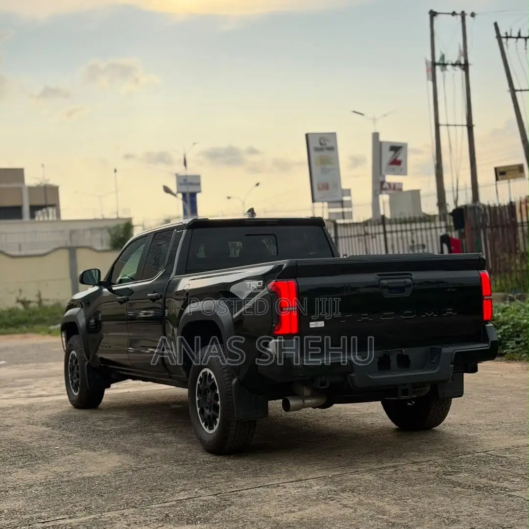 Toyota Tacoma 2024 Black