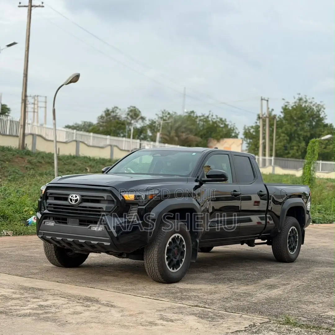 Toyota Tacoma 2024 Black
