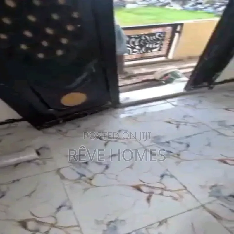 2bdrm Apartment in Adekunle for rent