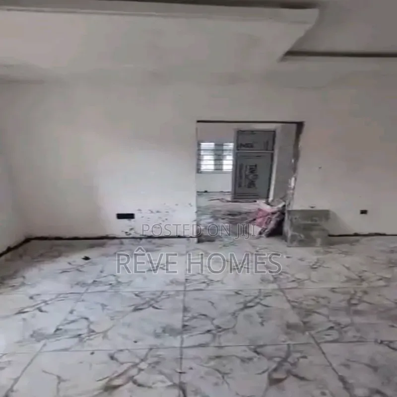 2bdrm Apartment in Adekunle for rent