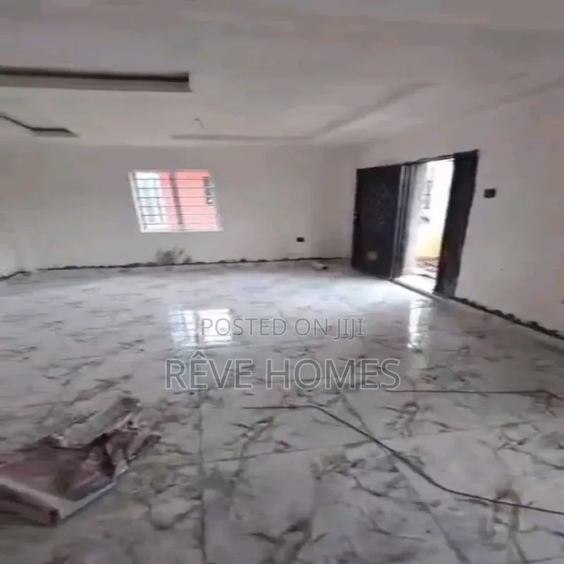 2bdrm Apartment in Adekunle for rent