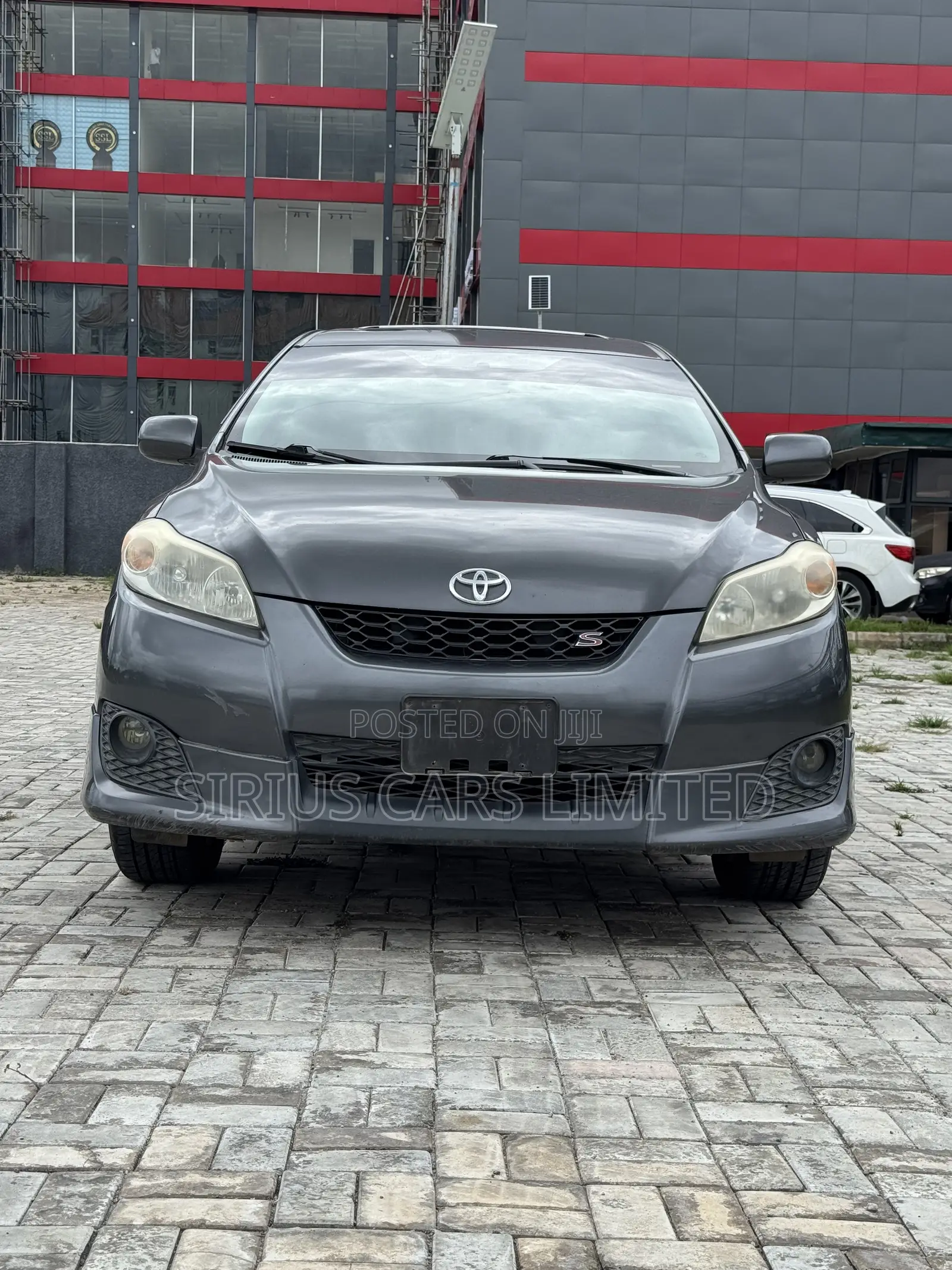 Toyota Matrix S Hatchback AWD (2.4L 4cyl 4A) 2011 Gray