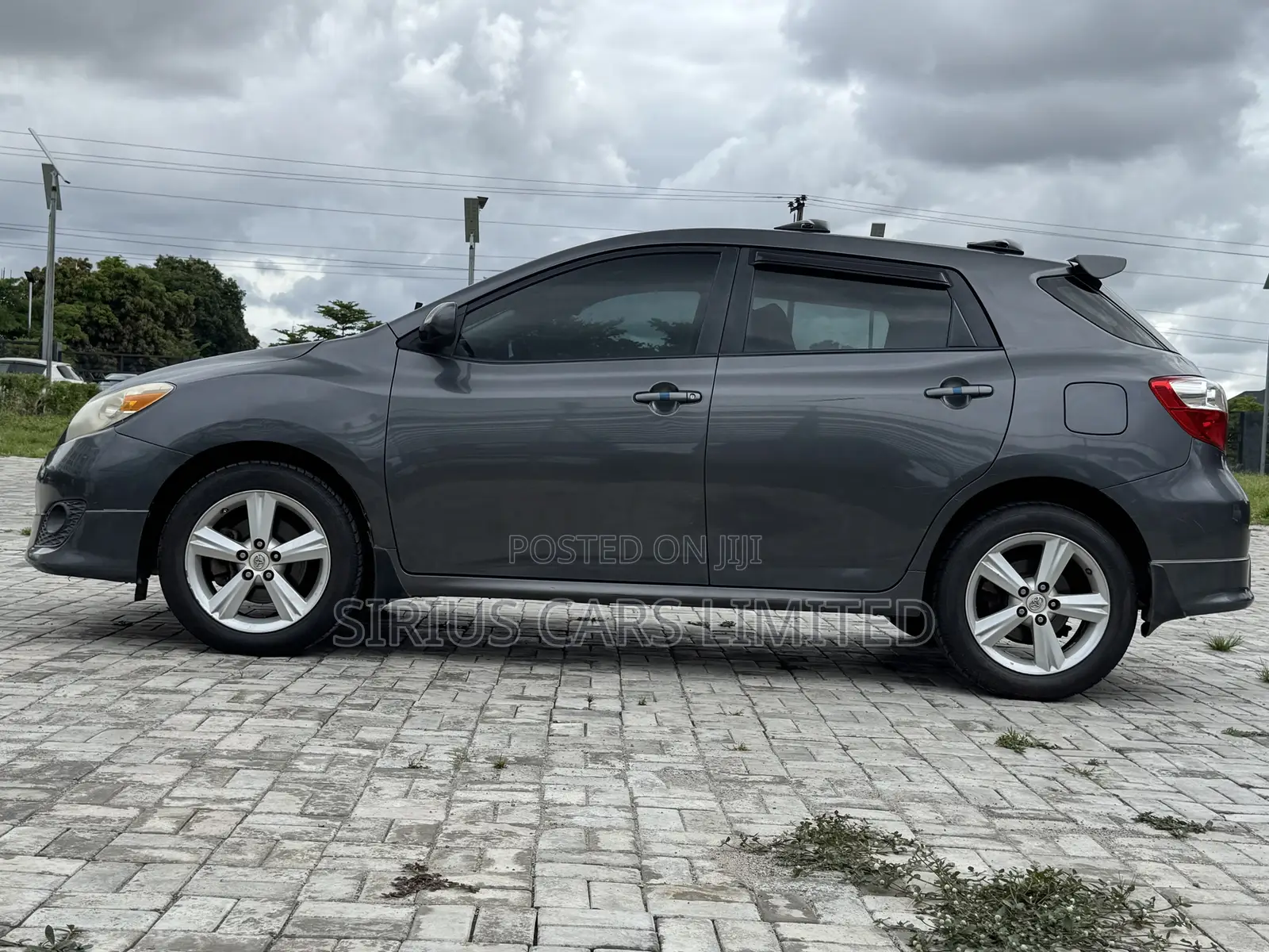 Toyota Matrix S Hatchback AWD (2.4L 4cyl 4A) 2011 Gray