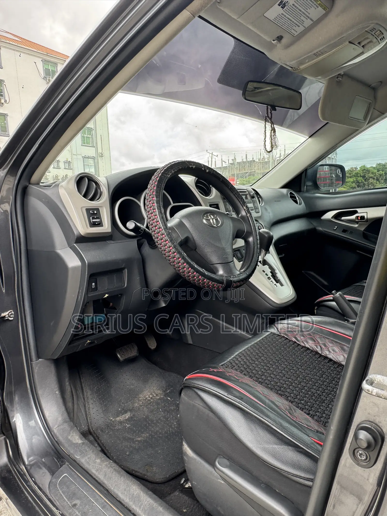 Toyota Matrix S Hatchback AWD (2.4L 4cyl 4A) 2011 Gray