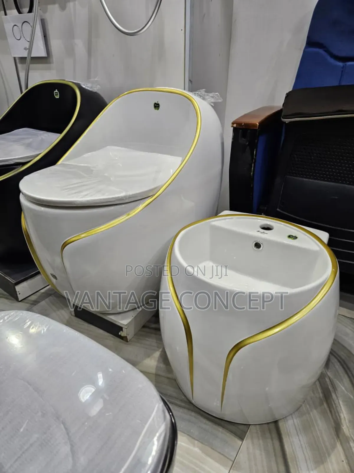 New Model Executive Inbuilt Tank WC With Hanging Basin