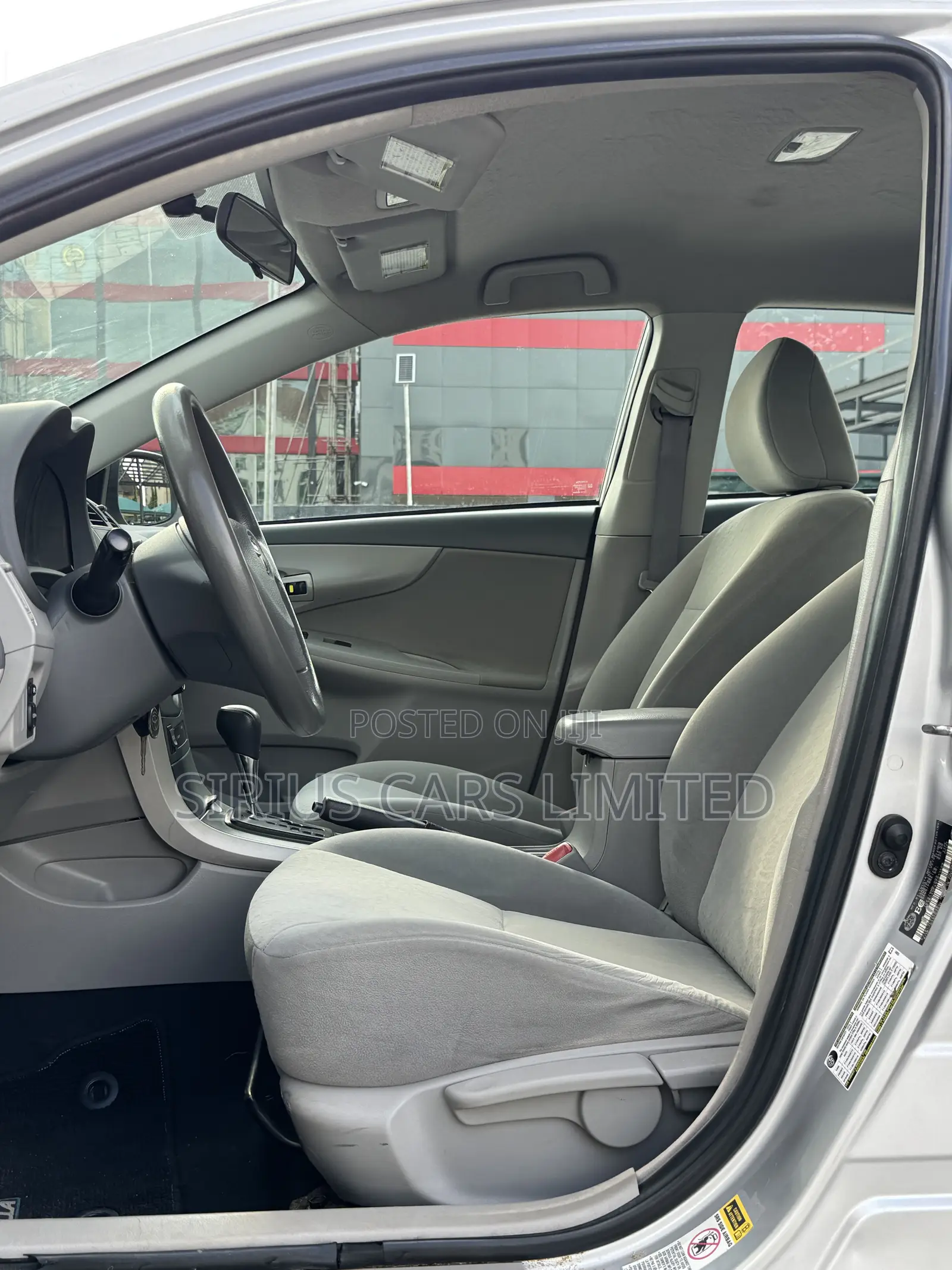 Toyota Corolla LE 4dr Sedan (1.8L 4cyl 4A) 2010 Silver