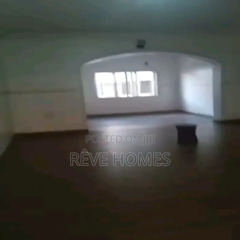 3bdrm Block of Flats in Soluyi for rent