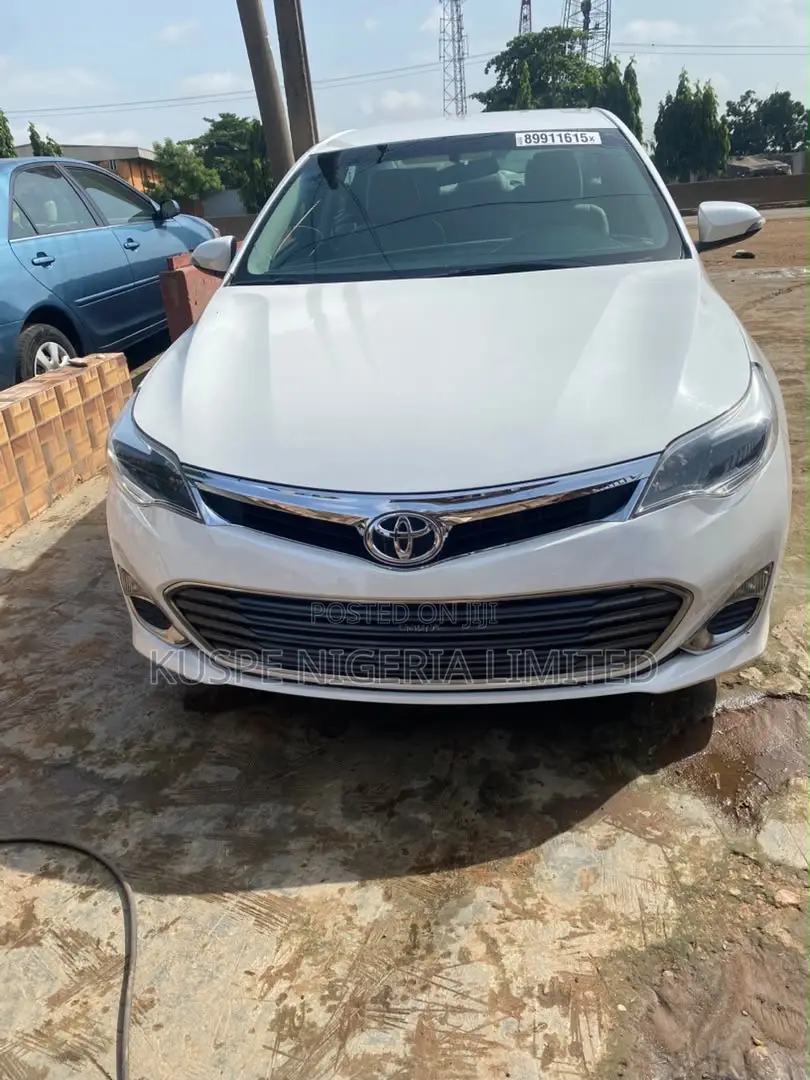 Toyota Avalon XLE 4dr Sedan (3.5L 6cyl 6A) 2015 White