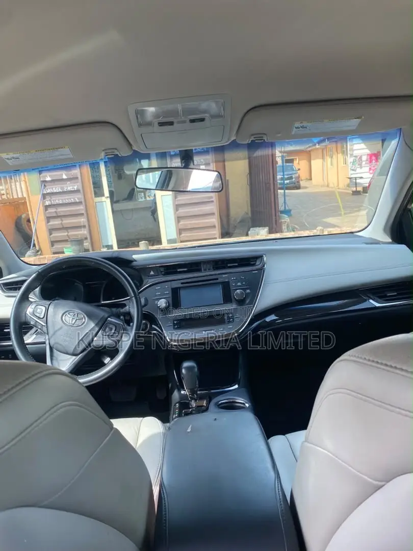 Toyota Avalon XLE 4dr Sedan (3.5L 6cyl 6A) 2015 White