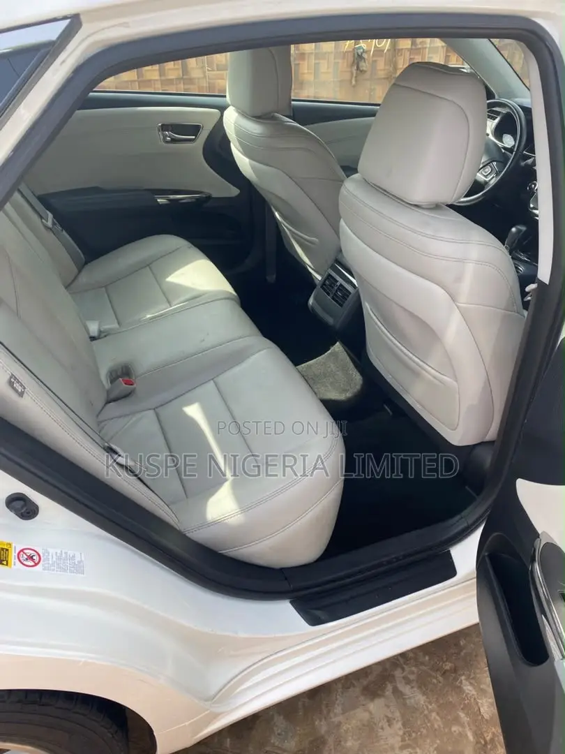 Toyota Avalon XLE 4dr Sedan (3.5L 6cyl 6A) 2015 White