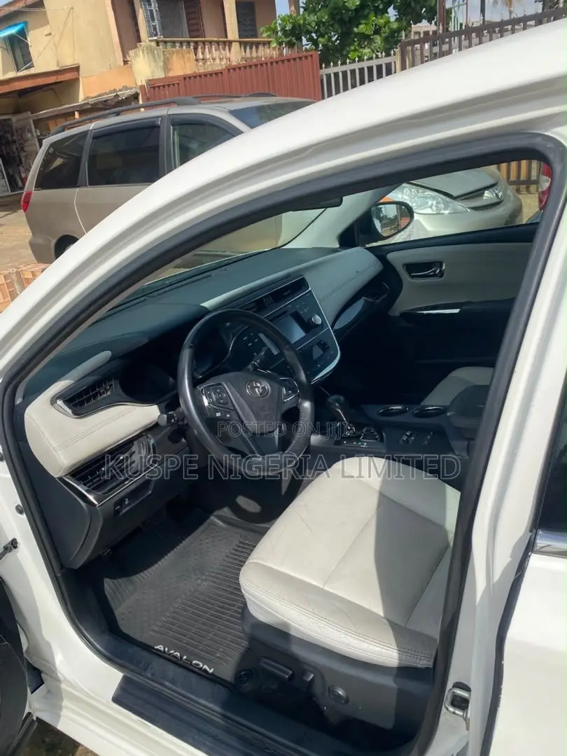 Toyota Avalon XLE 4dr Sedan (3.5L 6cyl 6A) 2015 White