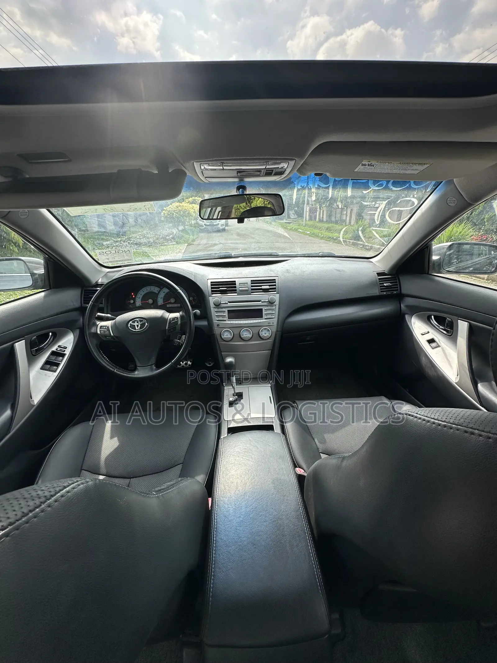 Toyota Camry SE 4dr Sedan (2.5L 4cyl 6A) 2011 Gray