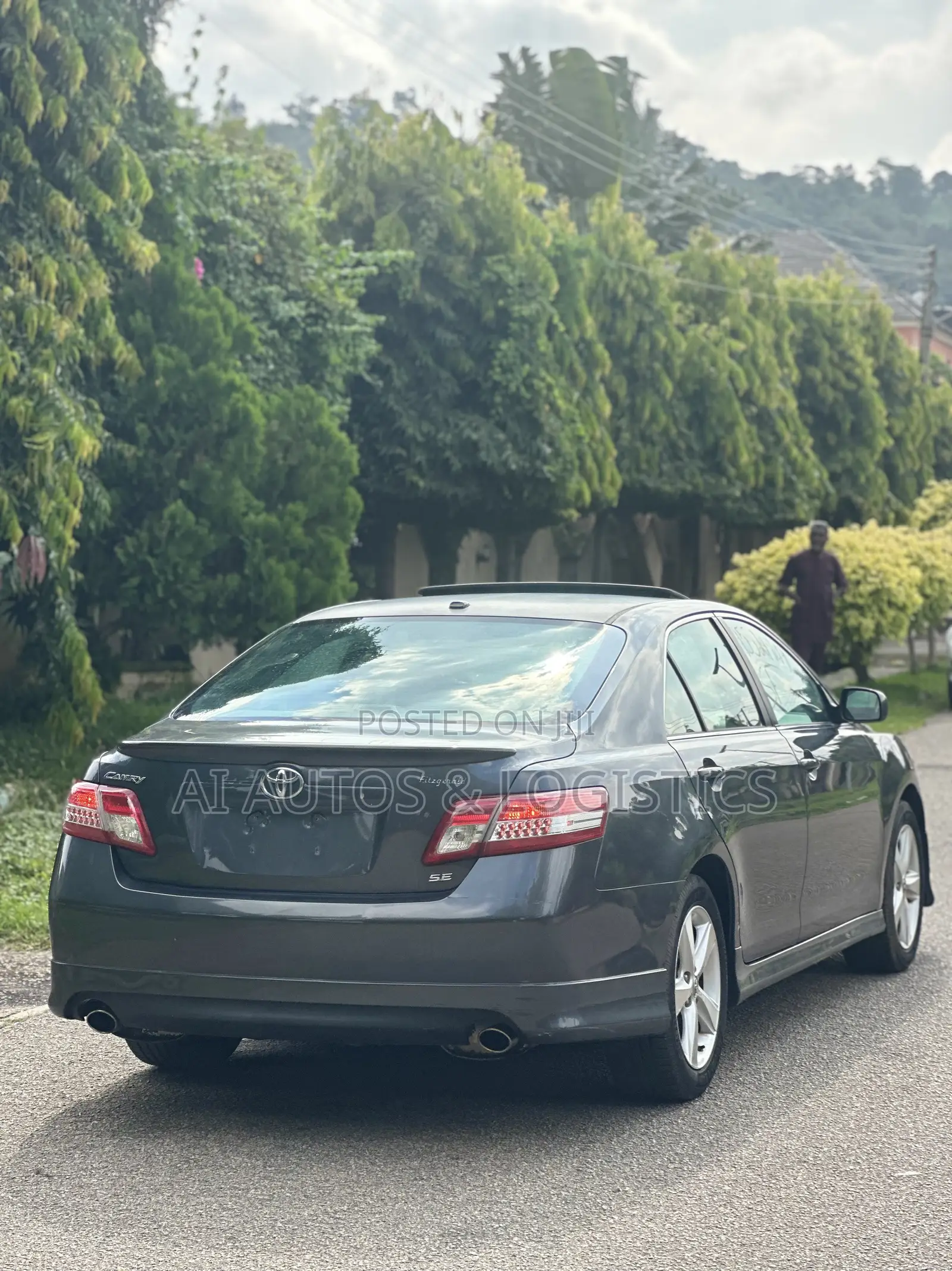 Toyota Camry SE 4dr Sedan (2.5L 4cyl 6A) 2011 Gray