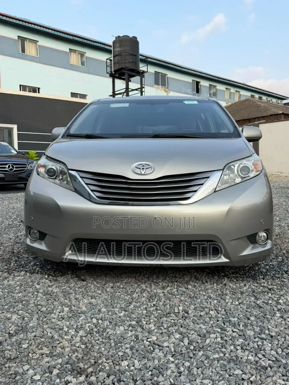 Toyota Sienna XLE 7 Passenger Auto Access Seat (3.5L 6cyl 6A) 2016