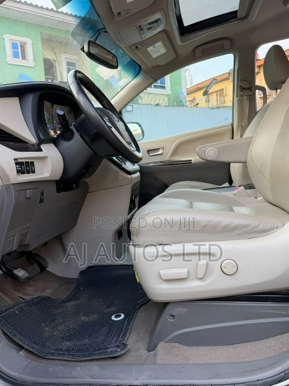 Toyota Sienna XLE 7 Passenger Auto Access Seat (3.5L 6cyl 6A) 2016