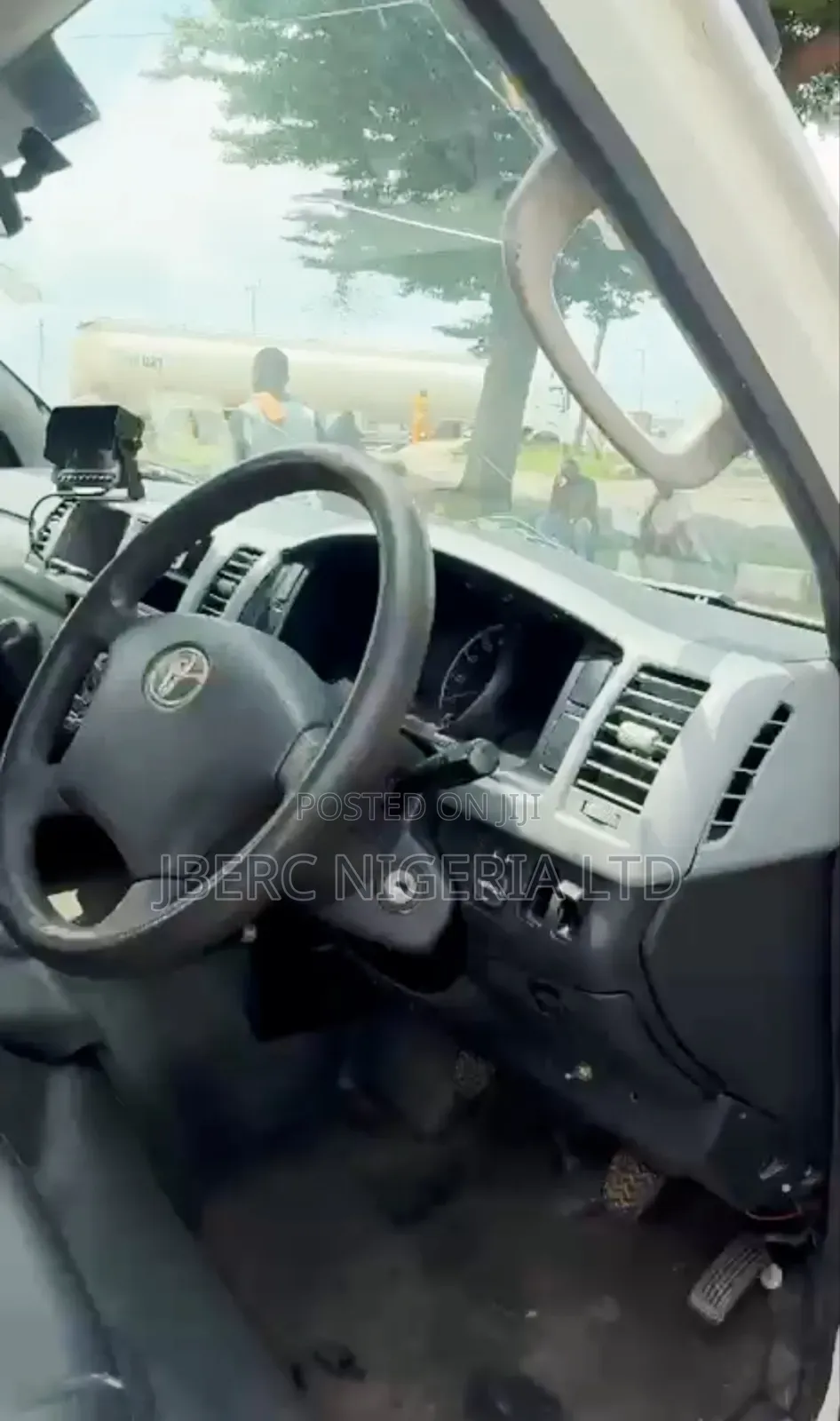 Toyota HiAce 2011 White