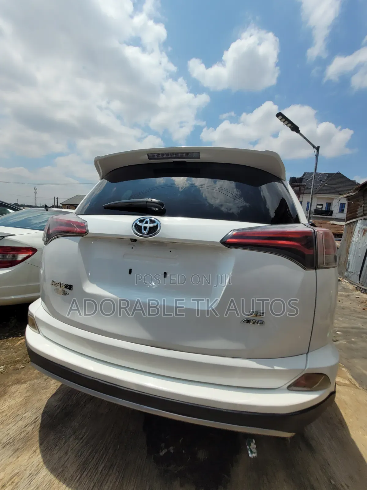 Toyota RAV4 SE AWD (2.5L 4cyl 6A) 2017 White