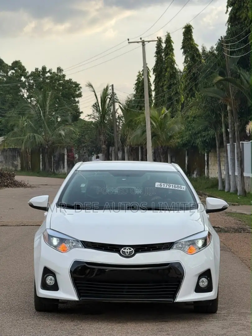 Toyota Corolla S Plus 4dr Sedan (1.8L 4cyl 6M) 2014 White