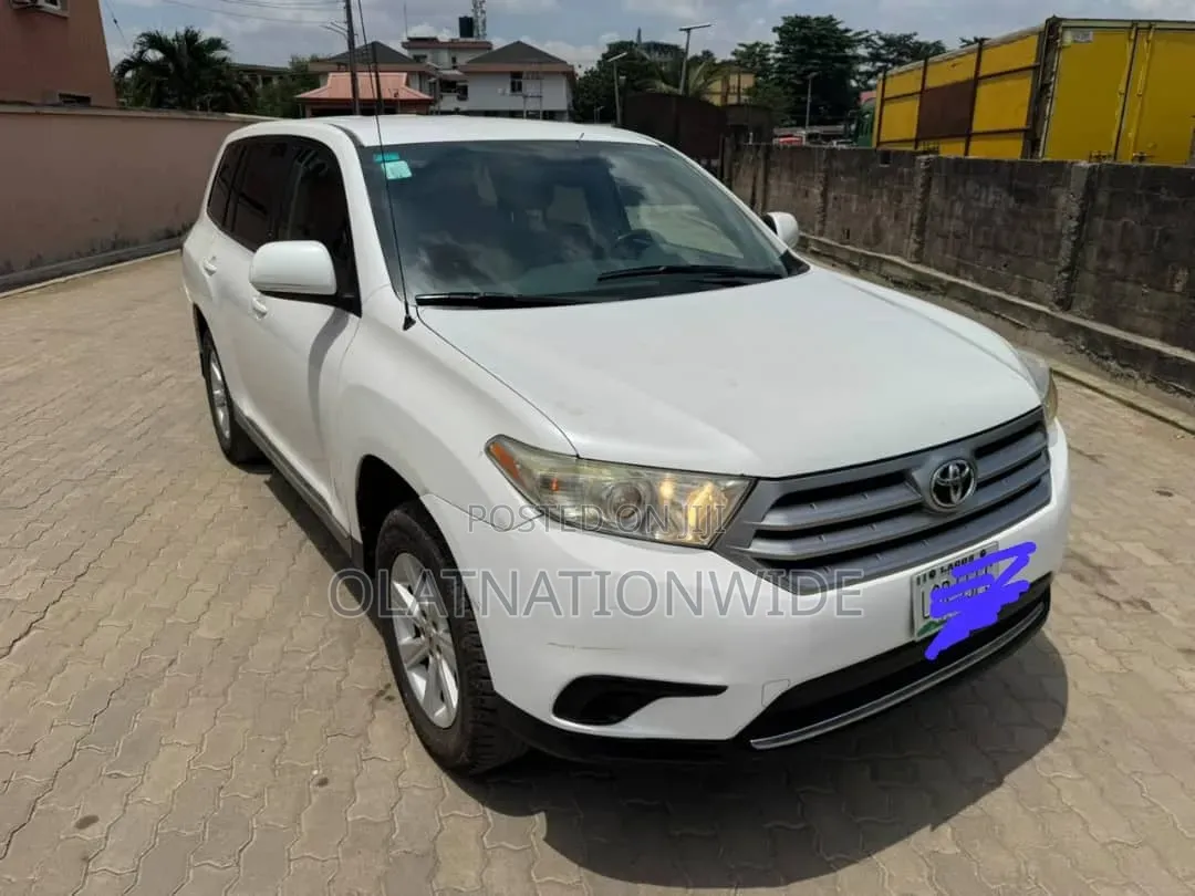 Toyota Highlander Limited 3.5l 4WD 2013 White