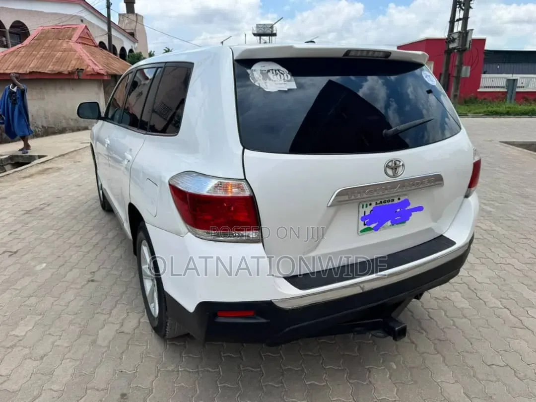Toyota Highlander Limited 3.5l 4WD 2013 White