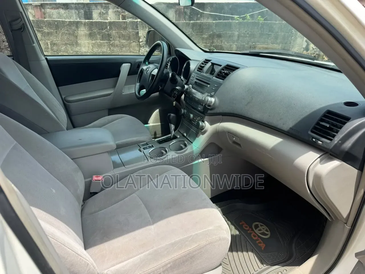 Toyota Highlander Limited 3.5l 4WD 2013 White