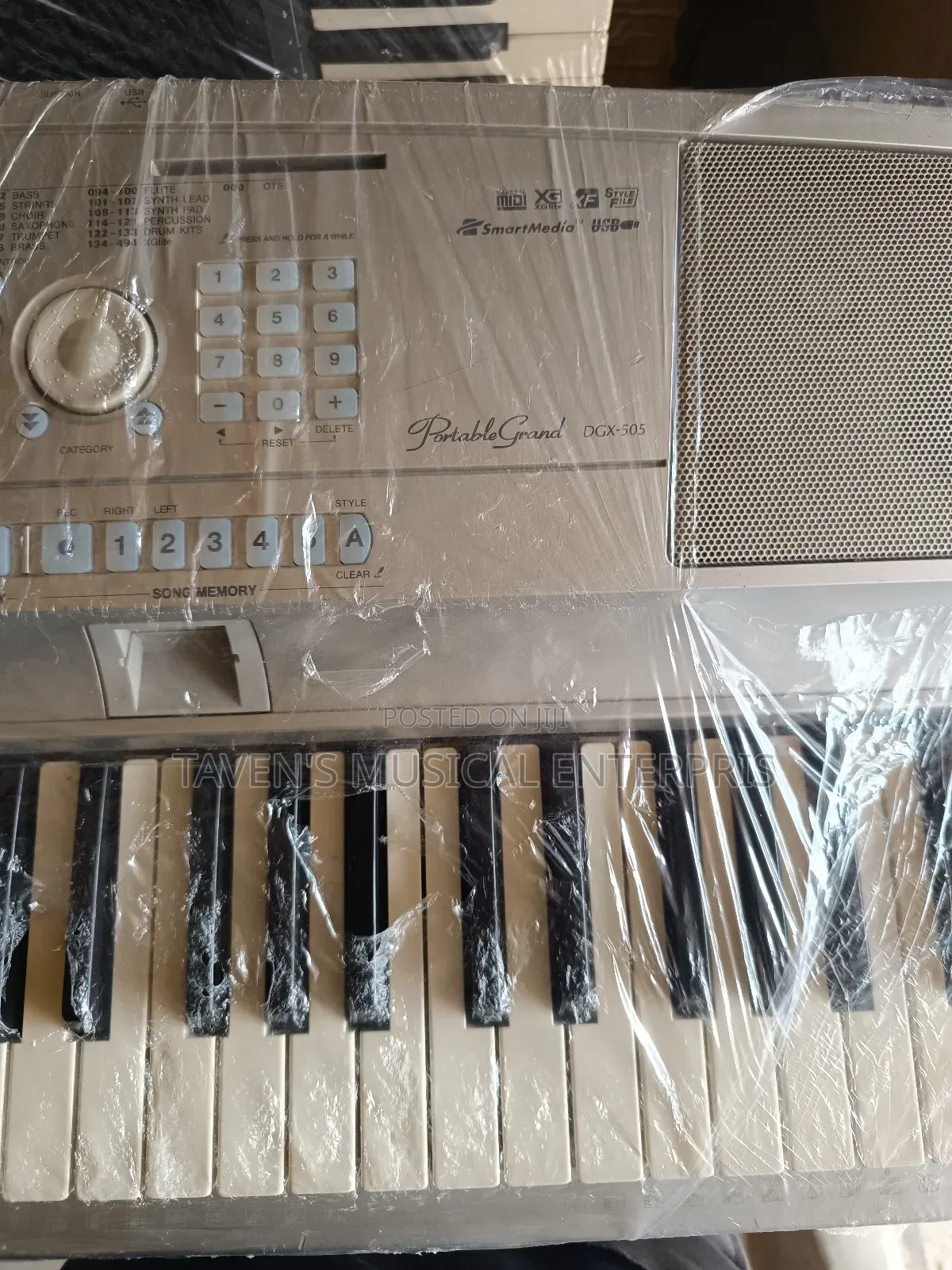Yamaha Portable Grand DGX-505 Digital Keyboard