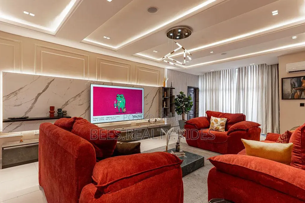 Cozy 2 Bedroom Apartment With a Balcony