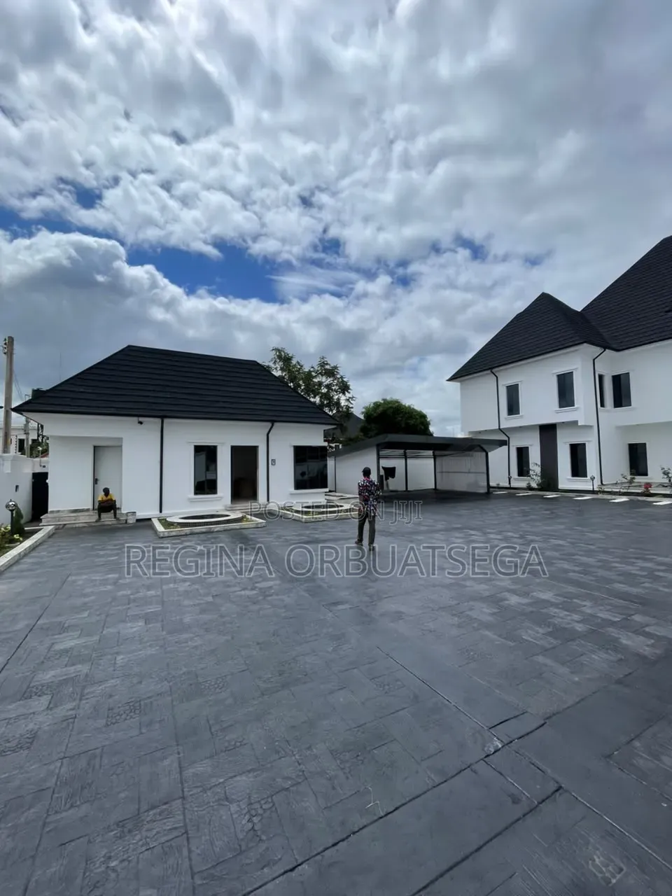 5bdrm Duplex in Jos for sale