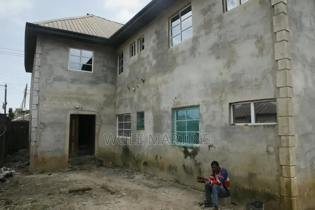 14bdrm House in Poka , Epe, Palace for sale