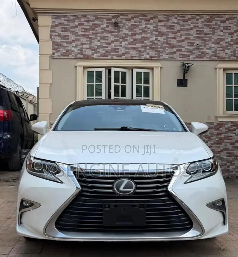 Lexus ES 2018 White