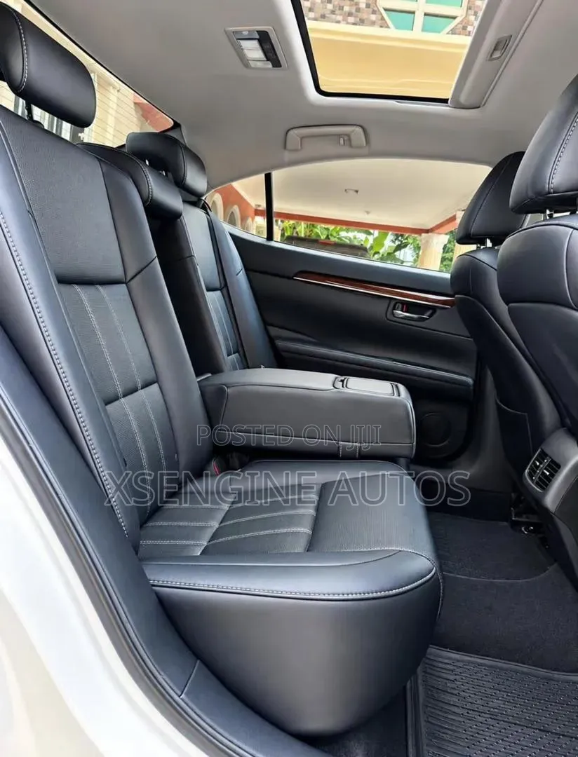 Lexus ES 2018 White