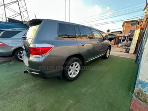 Toyota Highlander SE 2011 Green