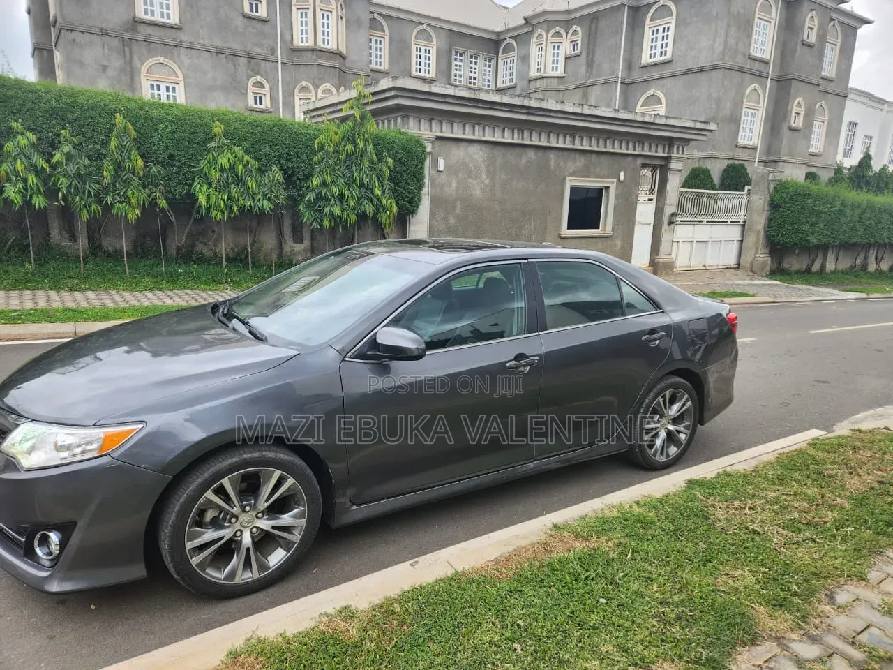 Toyota Camry SE 4dr Sedan (2.5L 4cyl 6A) 2013