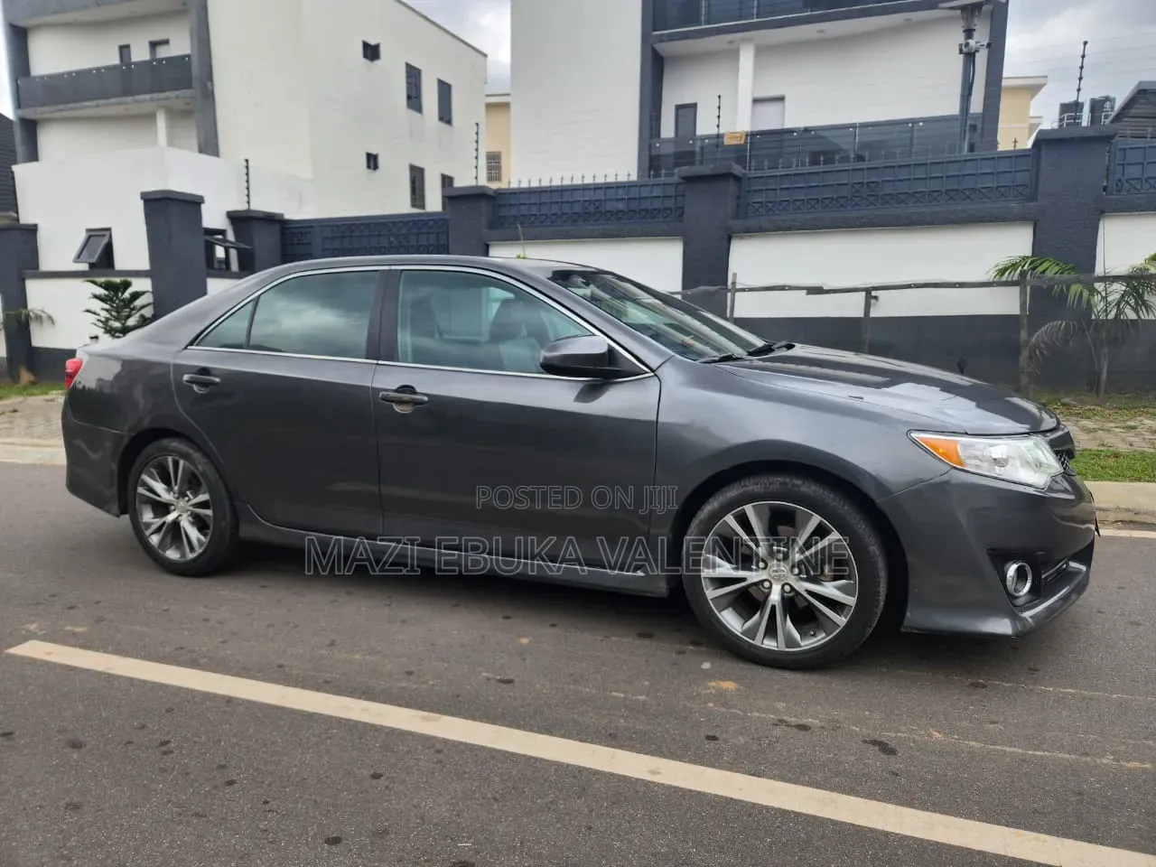 Toyota Camry SE 4dr Sedan (2.5L 4cyl 6A) 2013