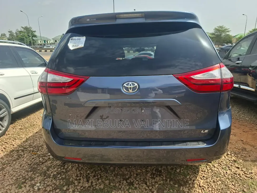 Toyota Sienna 2016 Blue