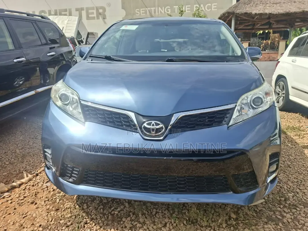 Toyota Sienna 2016 Blue