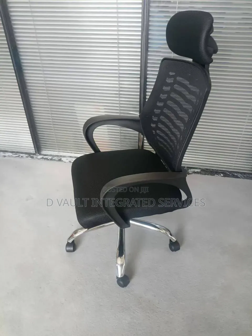 Modern Office Chair With Headrest.