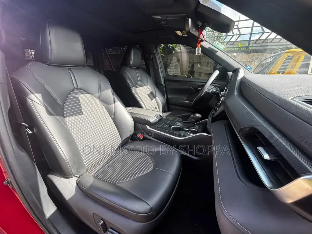 Toyota Highlander XSE 2021 Red