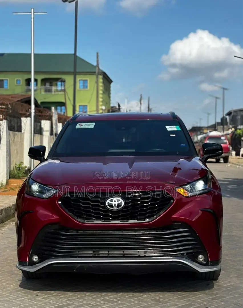 Toyota Highlander XSE 2021 Red