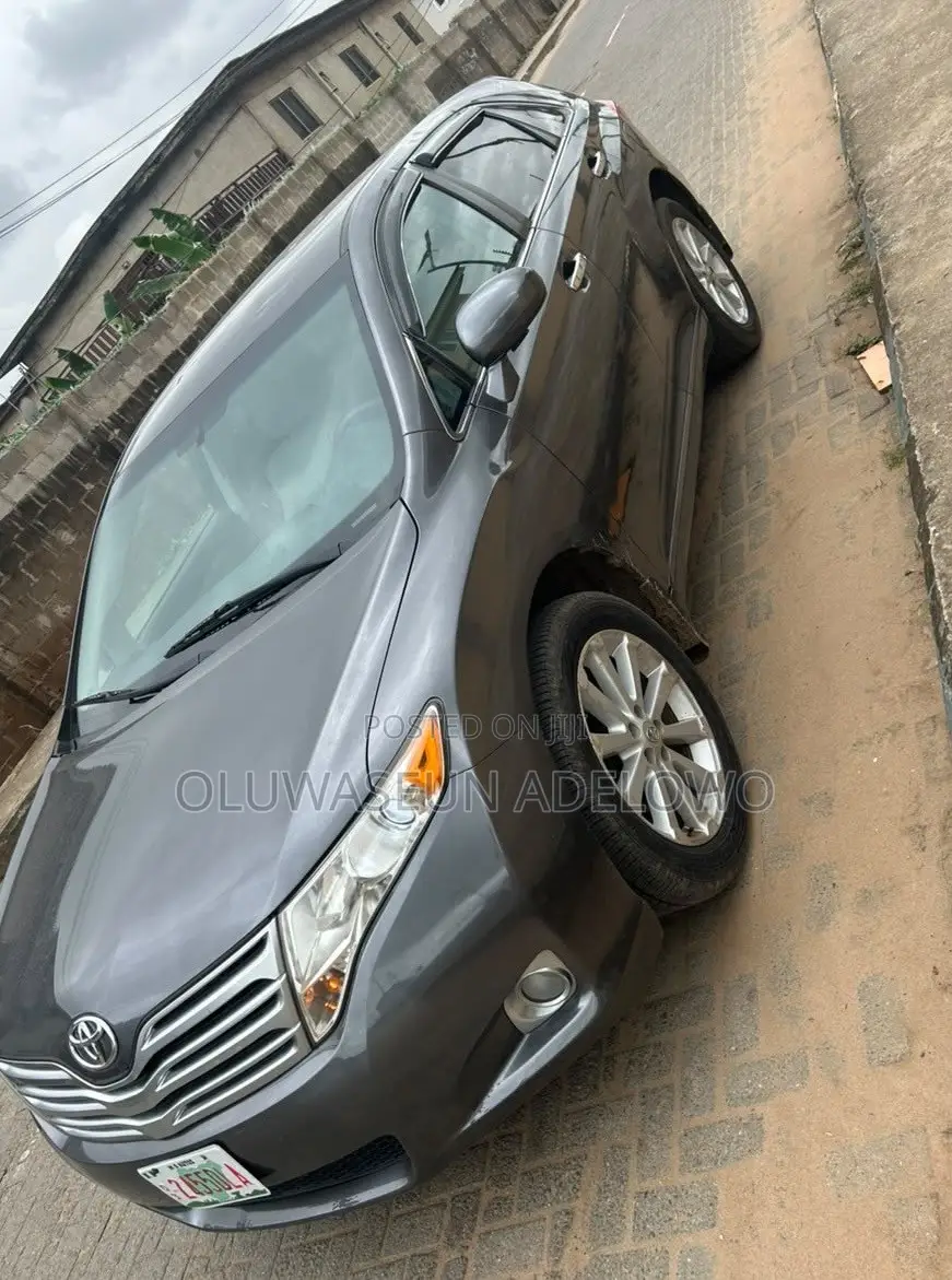 Toyota Venza LE 2009 Gray