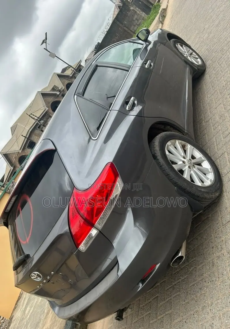 Toyota Venza LE 2009 Gray