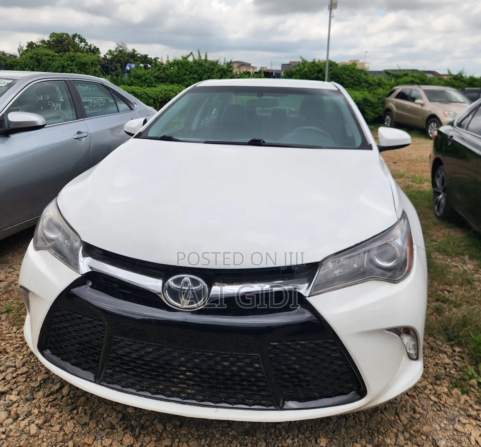Toyota Camry SE 4dr Sedan (2.5L 4cyl 6A) 2015 White