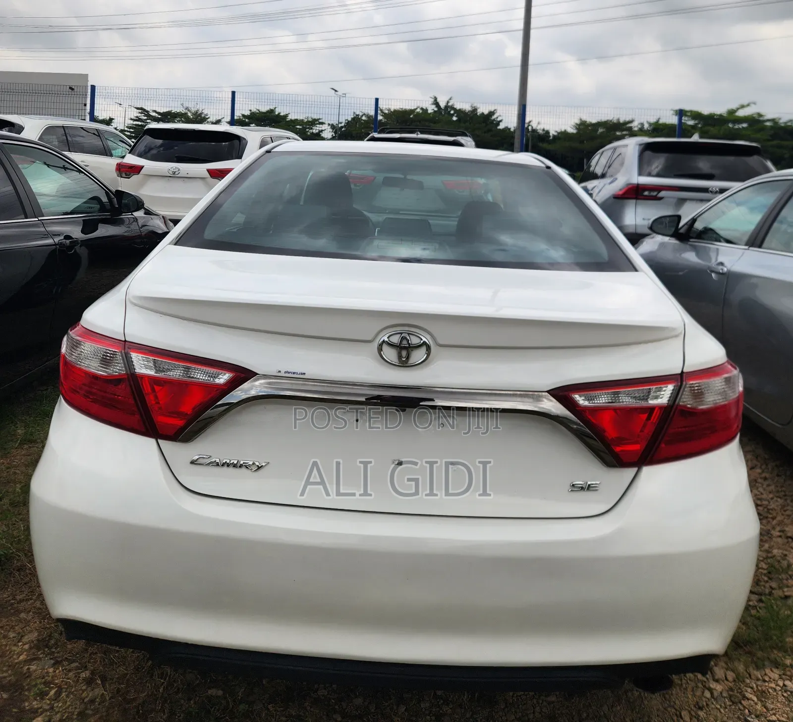 Toyota Camry SE 4dr Sedan (2.5L 4cyl 6A) 2015 White