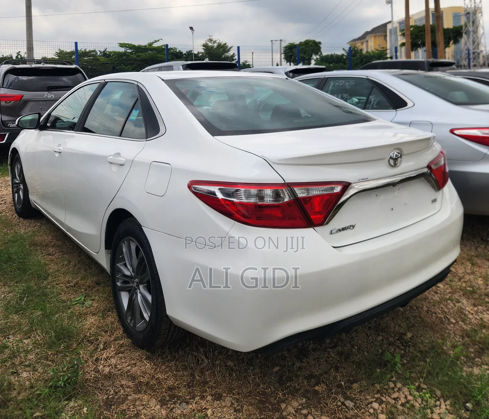 Toyota Camry SE 4dr Sedan (2.5L 4cyl 6A) 2015 White