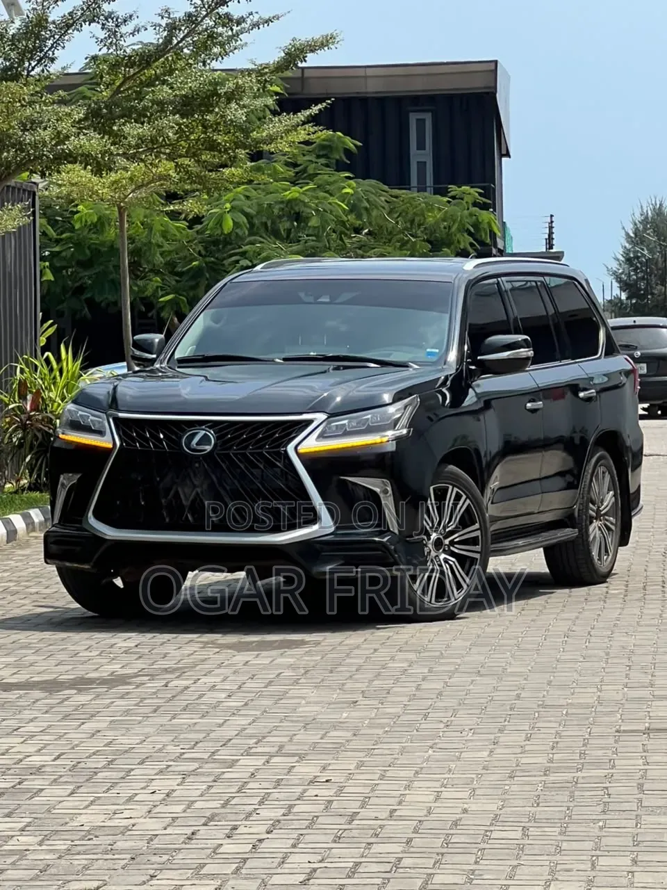 Lexus LX 570 (5 seats) AWD 2017 Black