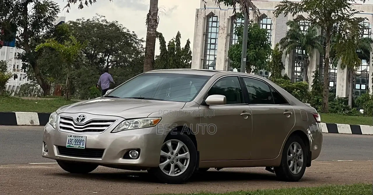 Toyota Camry 2011 Gold