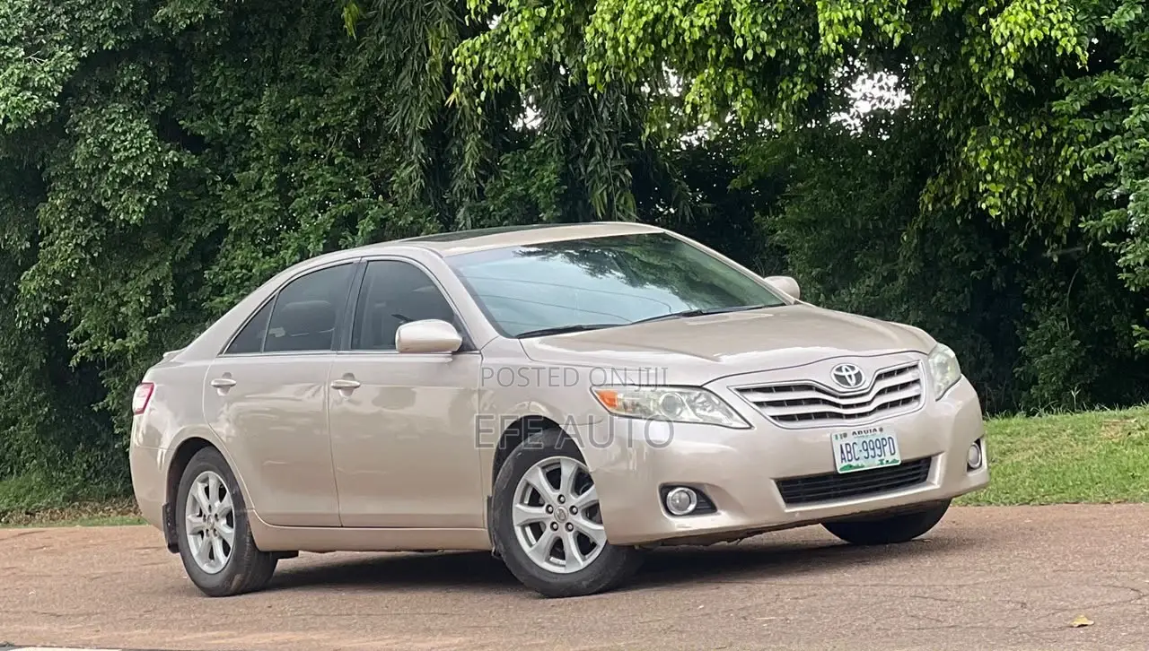 Toyota Camry 2011 Gold